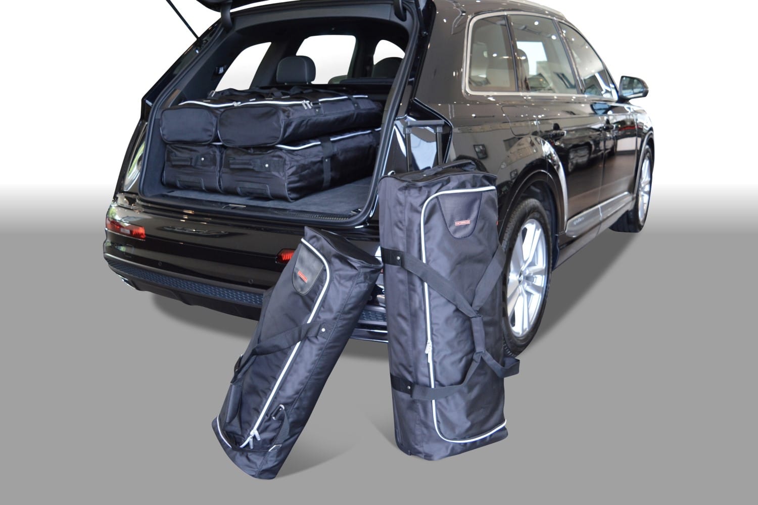 a22201s-audi-q7-15-car-bags-1.jpg Reistassenset geschikt voor Audi Q7 (4M) 2015-heden Original - Afbeelding 1