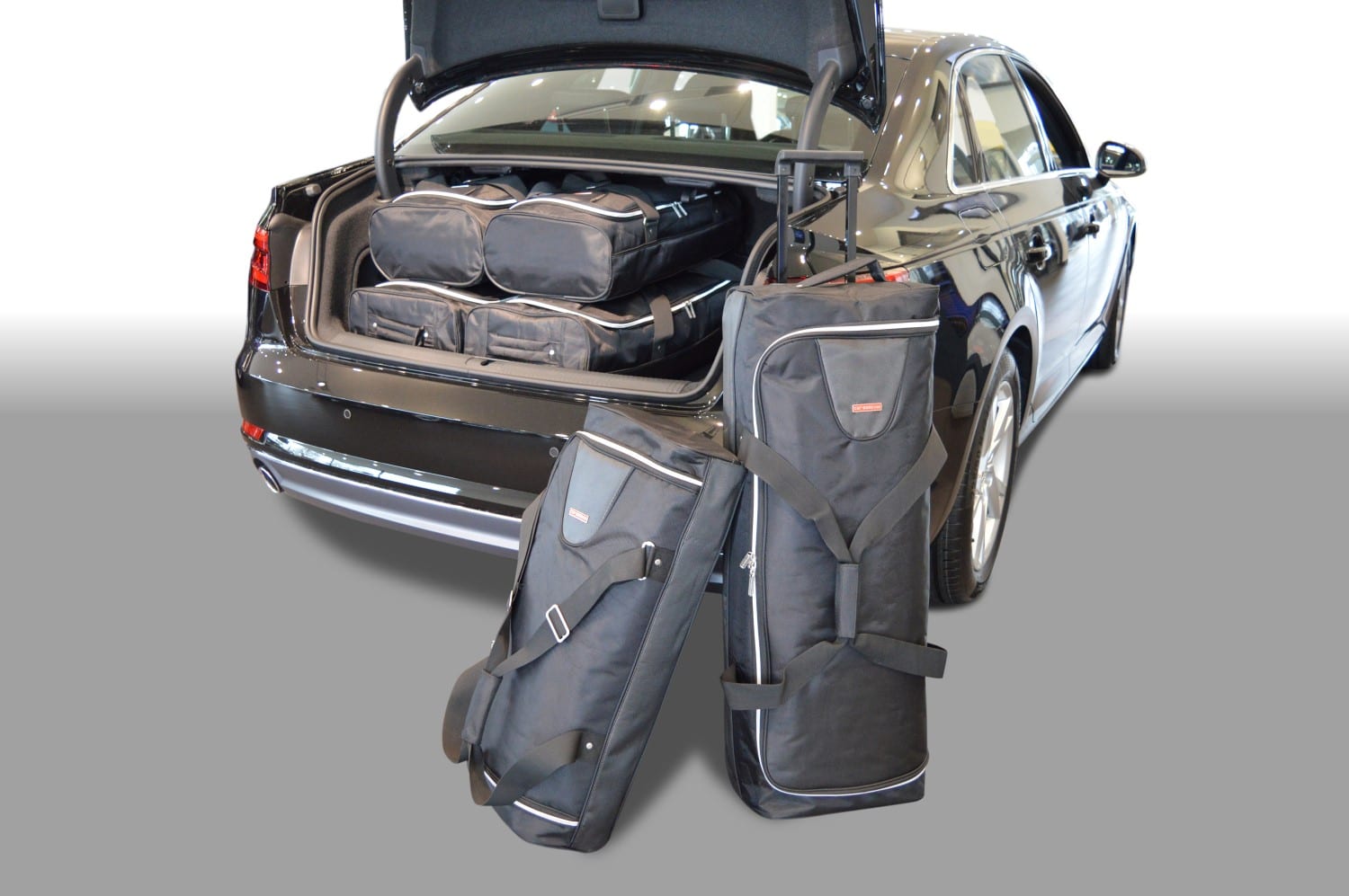 a22501s-audi-a4-4d-b9-2015-car-bags-1.jpg Reistassenset geschikt voor Audi A4 (B9) 2015-2024 4-deurs sedan Original - Afbeelding 1