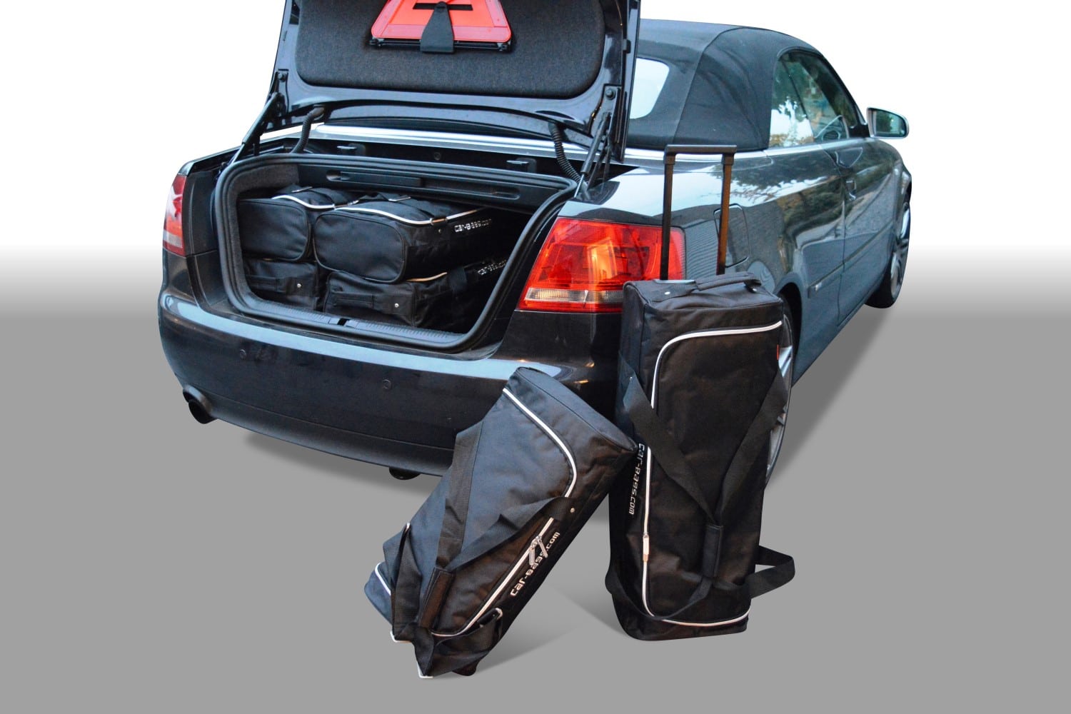 a25801s-audi-a4-cabriolet-01-car-bags-1.jpg Reistassenset geschikt voor Audi A4 Cabriolet (B7) 2004-2008 Original - Afbeelding 1