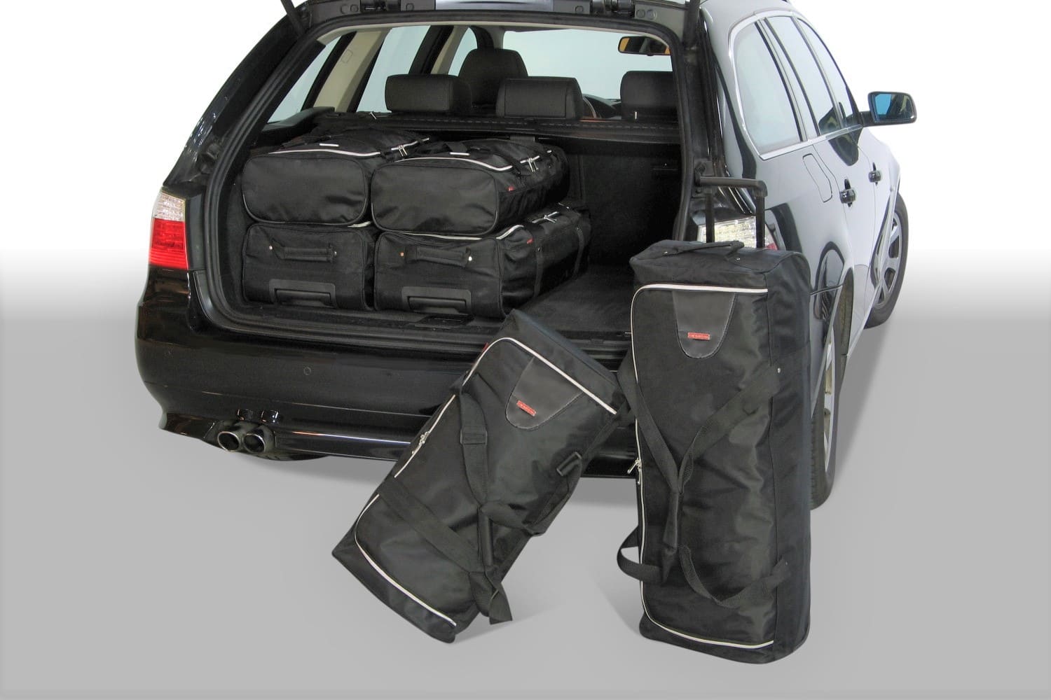 b10401s-bmw-5-serie-touring-e61-04-10-car-bags-1.jpg Reistassenset geschikt voor BMW 5 Serie Touring (E61) 2003-2010 wagon Original - Afbeelding 1