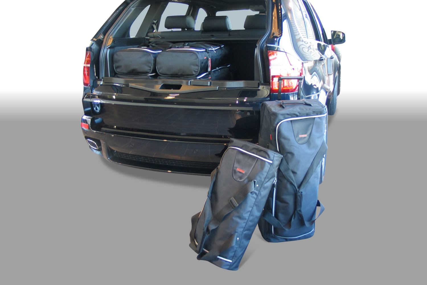 b10601s-bmw-x5-e70-07-13-car-bags-1.jpg Reistassenset geschikt voor BMW X5 (E70) 2007-2013 Original - Afbeelding 1