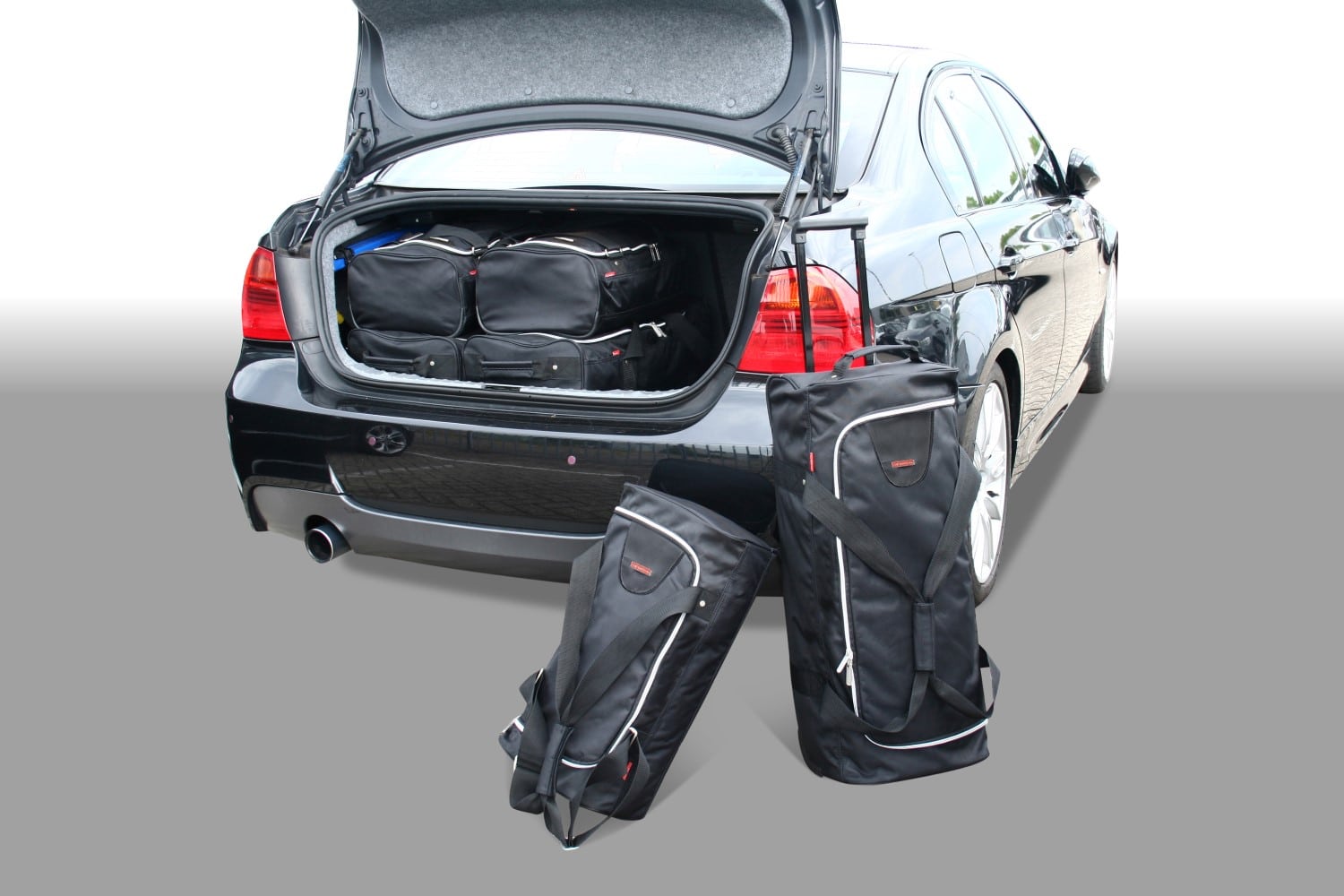 b12001s-bmw-3-serie-sedan-e90-05-12-car-bags-1.jpg Reistassenset geschikt voor BMW 3 Serie (E90) 2005-2012 4-deurs sedan Original - Afbeelding 1
