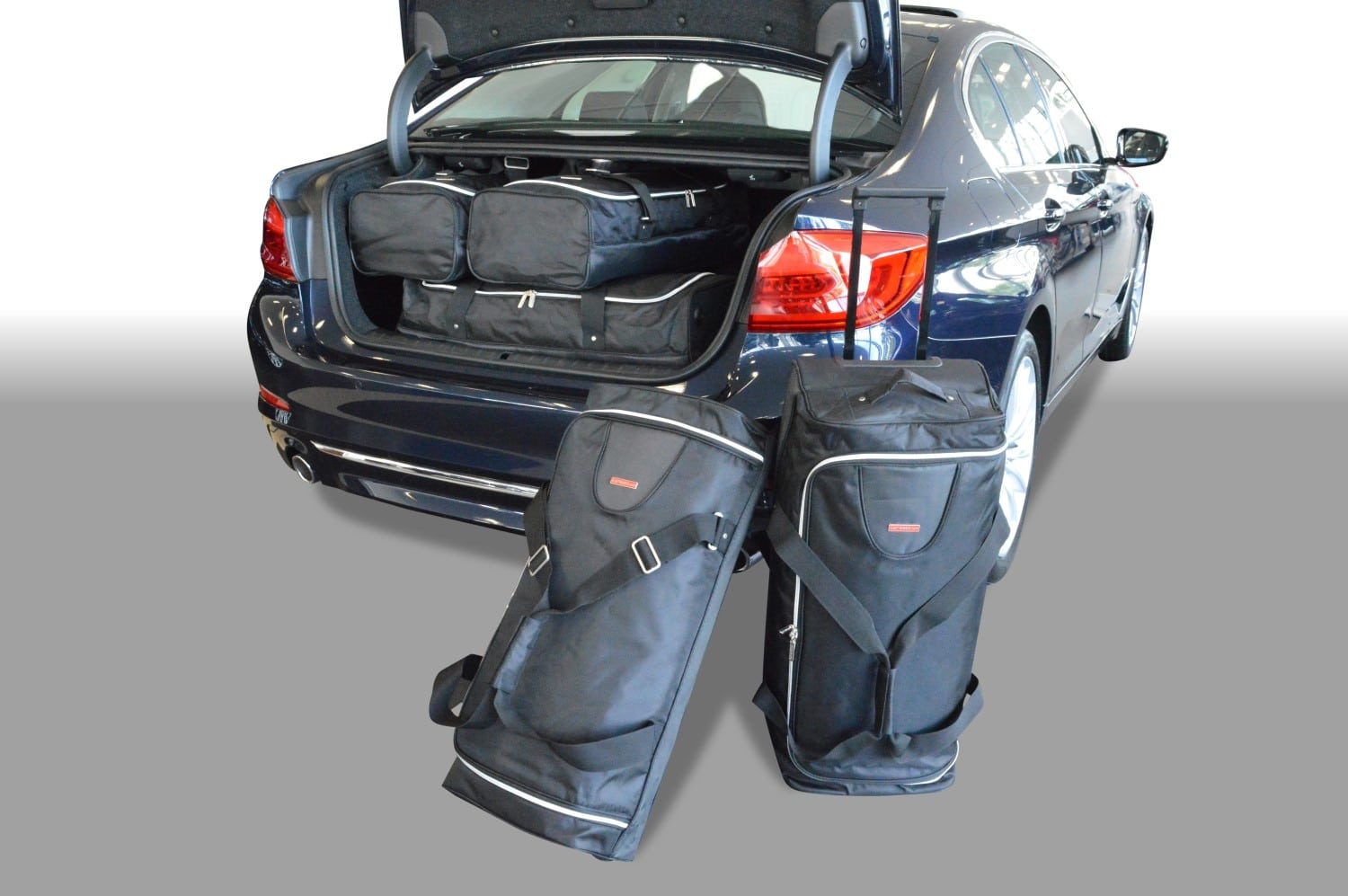 b13001s-bmw-5-sedan-g30-2016-car-bags-1.jpg Reistassenset geschikt voor BMW 5 Serie (G30) 2017-2023 4-deurs sedan Original - Afbeelding 1
