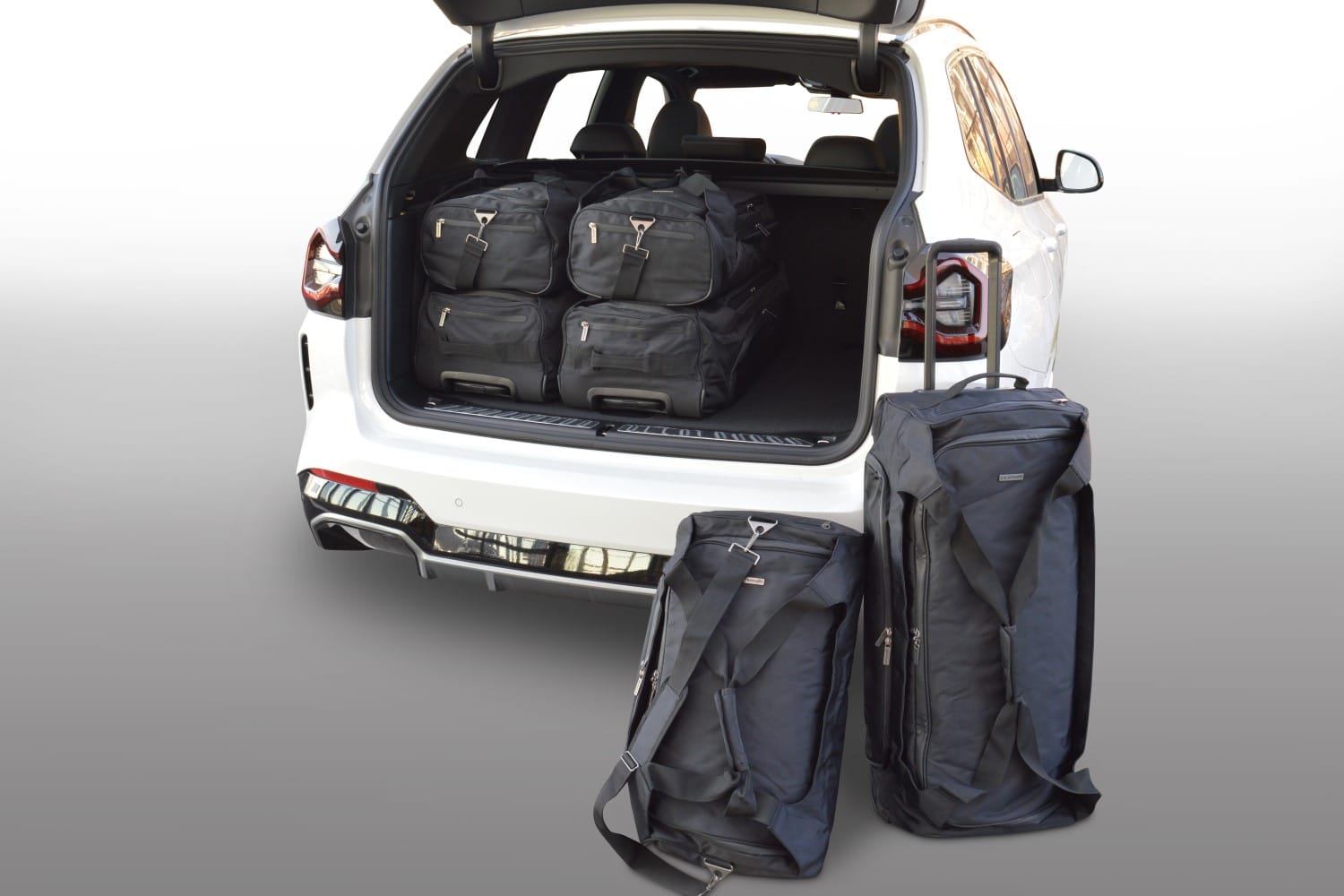 b15601sp-bmw-ix3-g08-2020-car-bags-1.jpg Reistassenset geschikt voor BMW iX3 (G08) 2020-heden Pro.Line - Afbeelding 1