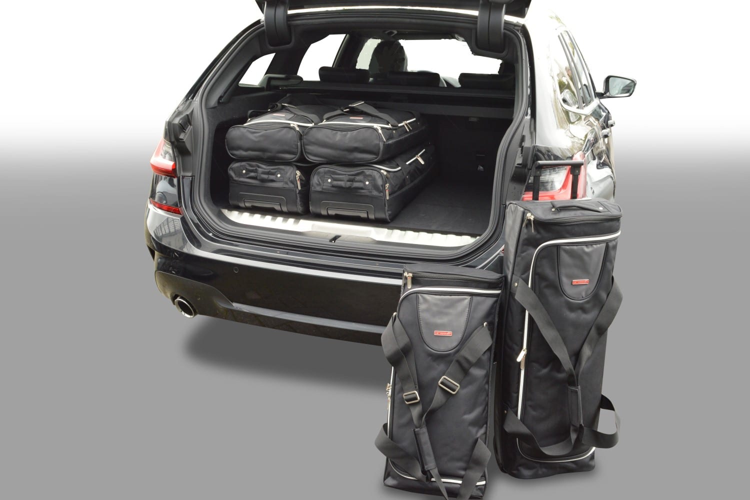 b15901s-bmw-3-serie-touring-g21-330e-plug-in-hybrid-2019-car-bags-1.jpg Reistassenset geschikt voor BMW 3 Serie Touring (G21) 2019-heden wagon Original - Afbeelding 1