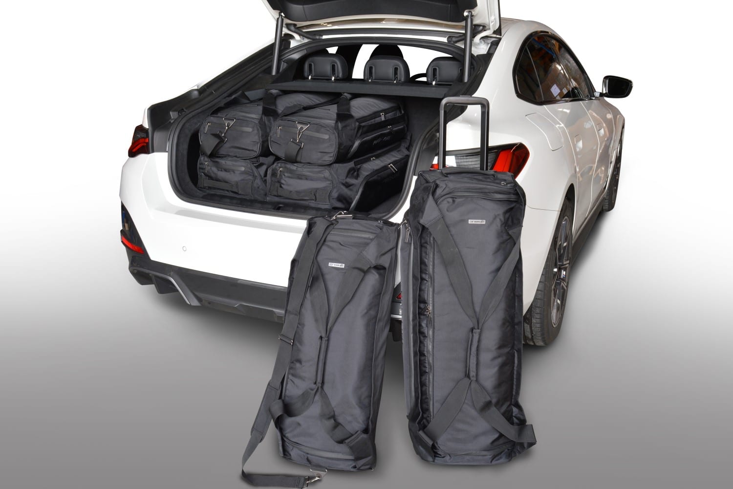 b16101sp-bmw-i4-g22-2022-car-bags-1.jpg Reistassenset geschikt voor BMW i4 (G26) 2021-heden 5-deurs hatchback Pro.Line - Afbeelding 1