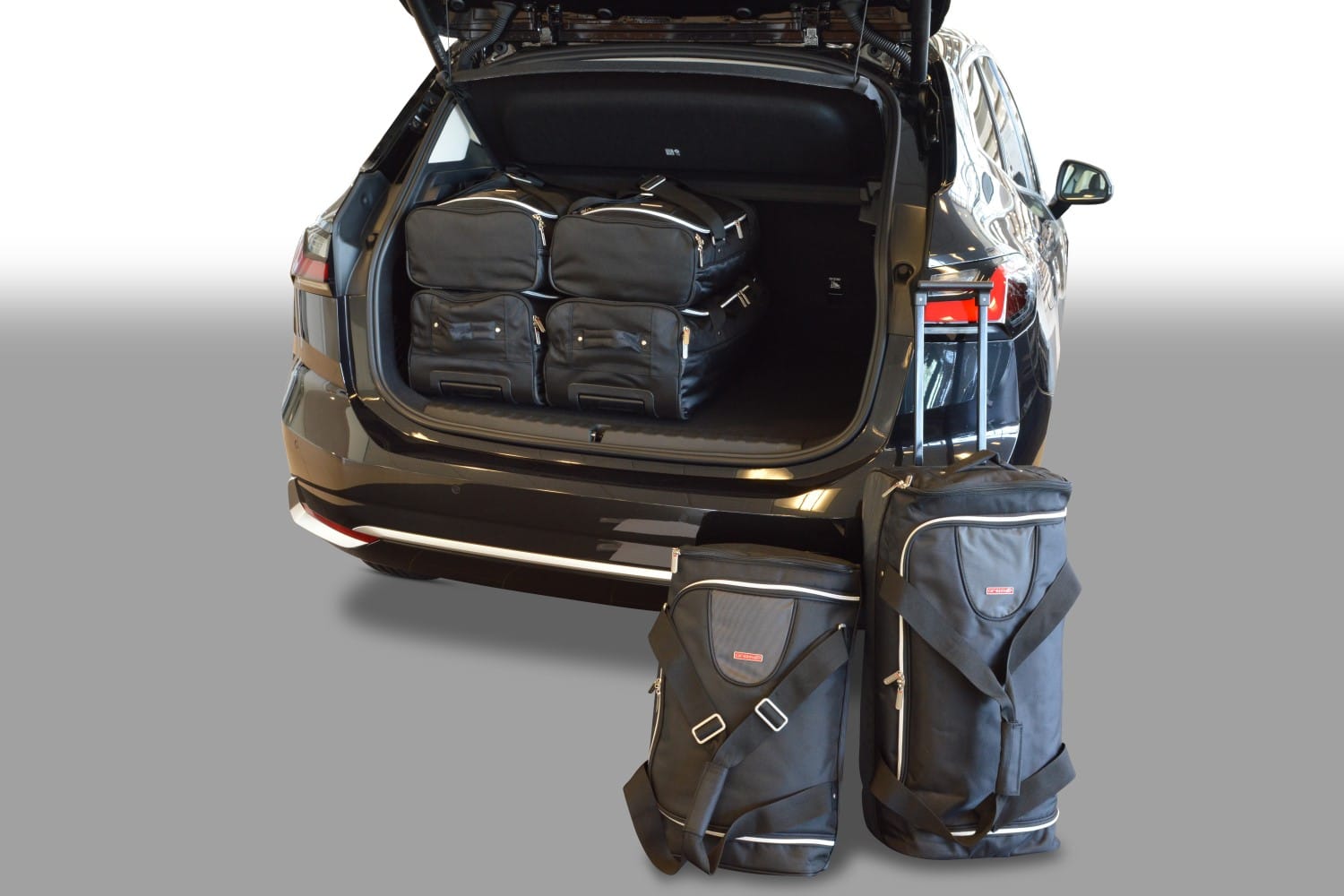 b16201s-bmw-2-serie-active-tourer-u06-2021-car-bags-1.jpg Reistassenset geschikt voor BMW 2 Serie Active Tourer (U06) 2021-heden Original - Afbeelding 1