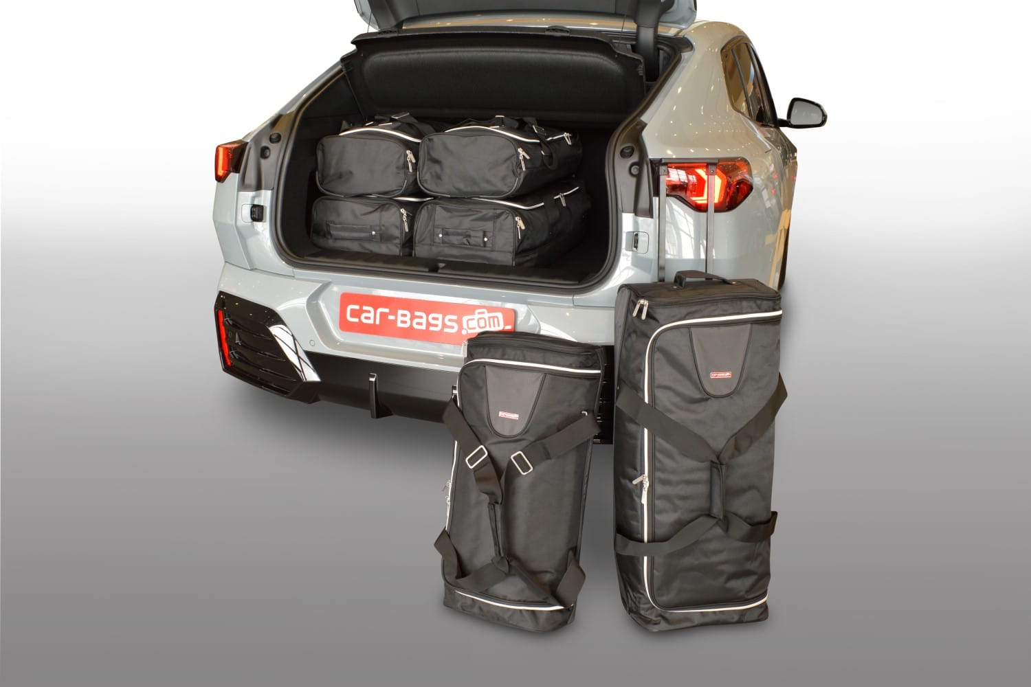 b17101s-bmw-x2-u10-2023-car-bags-1.jpg Reistassenset geschikt voor BMW iX2 (U10) 2023-heden Original - Afbeelding 1