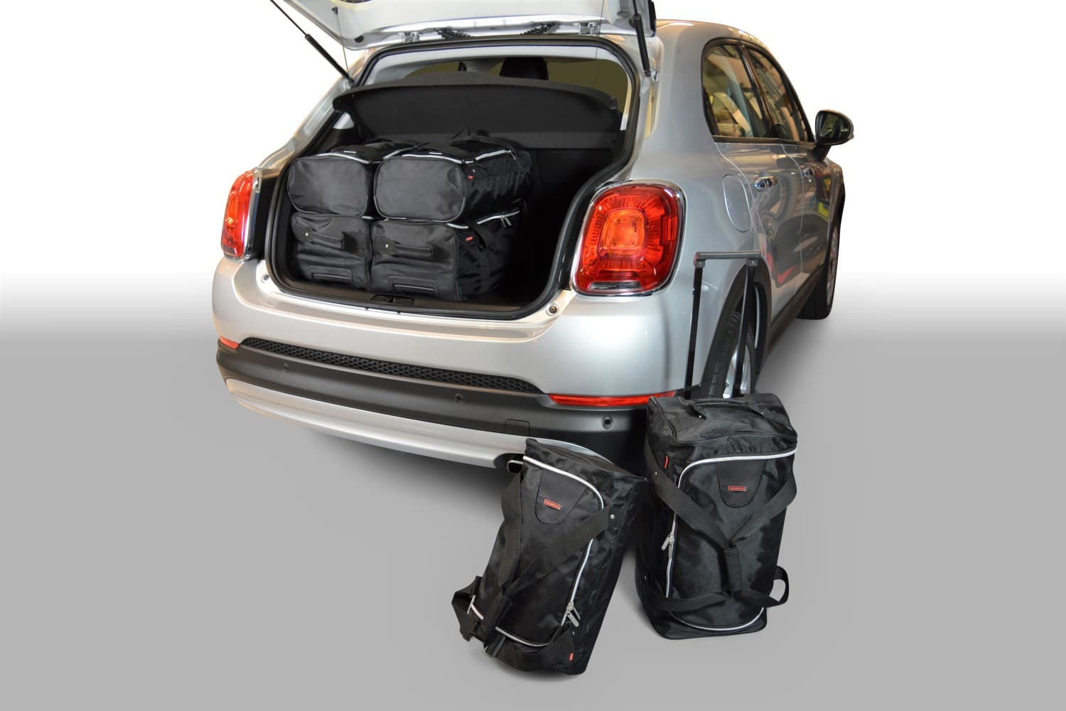 f20202s-fiat-500x-14-car-bags-1.jpg Reistassenset geschikt voor Fiat 500X 2015-heden 5-deurs hatchback Original - Afbeelding 1