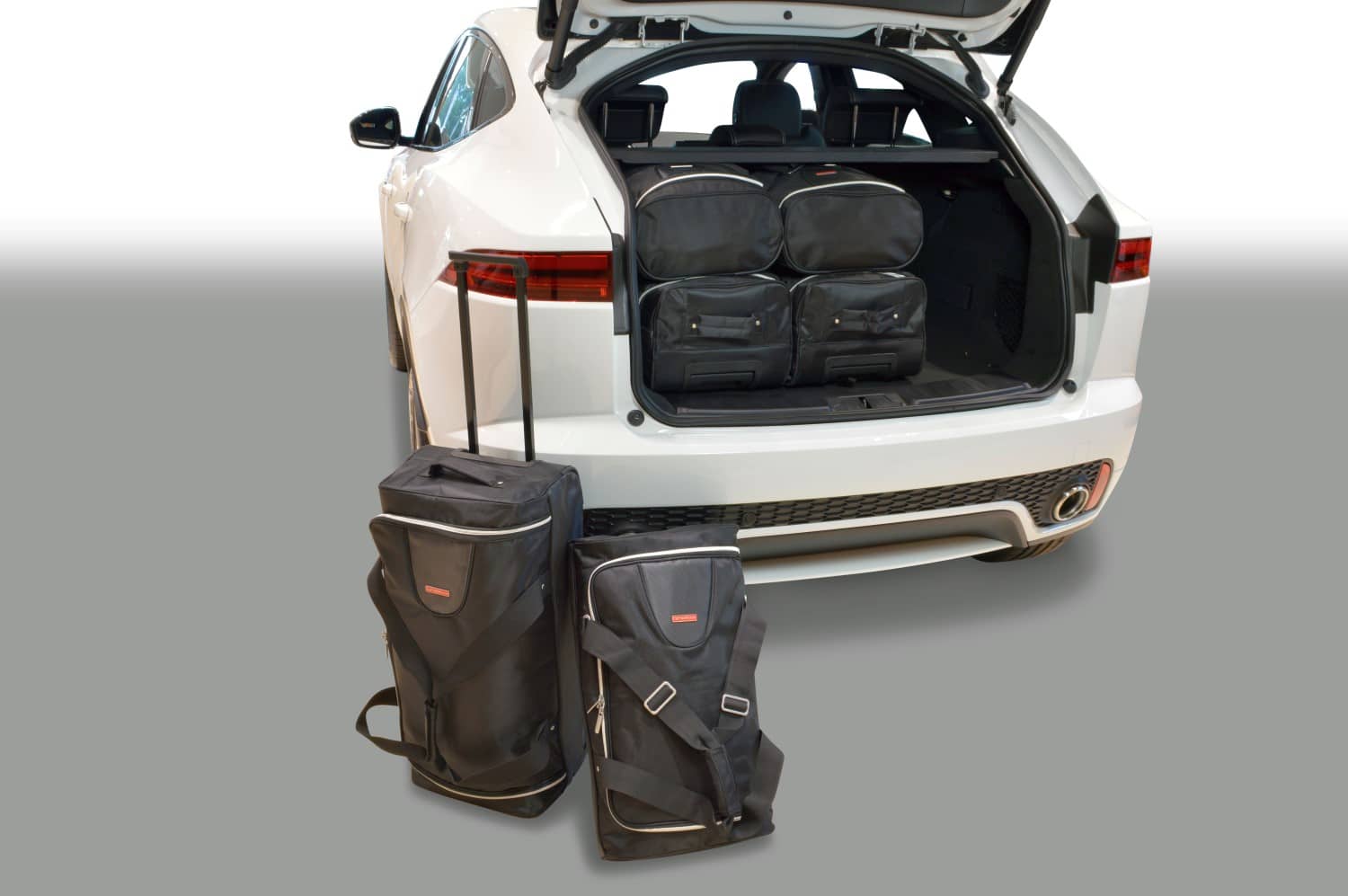 j20401s-jaguar-e-pace-2017-car-bags-1.jpg Reistassenset geschikt voor Jaguar E-Pace 2017-heden Original - Afbeelding 1