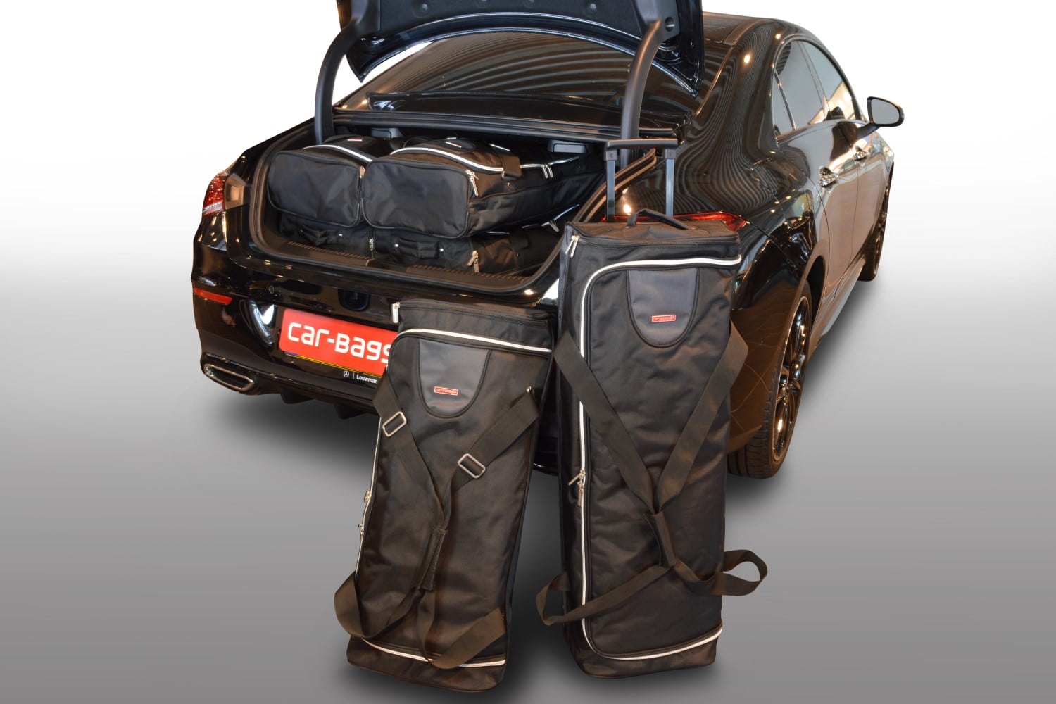 m26801s-mercedes-benz-cla-c118-2019-travel-bag-set-1.jpg Reistassenset geschikt voor Mercedes-Benz CLA (C118) 2019-heden 4-deurs coupé Original - Afbeelding 1