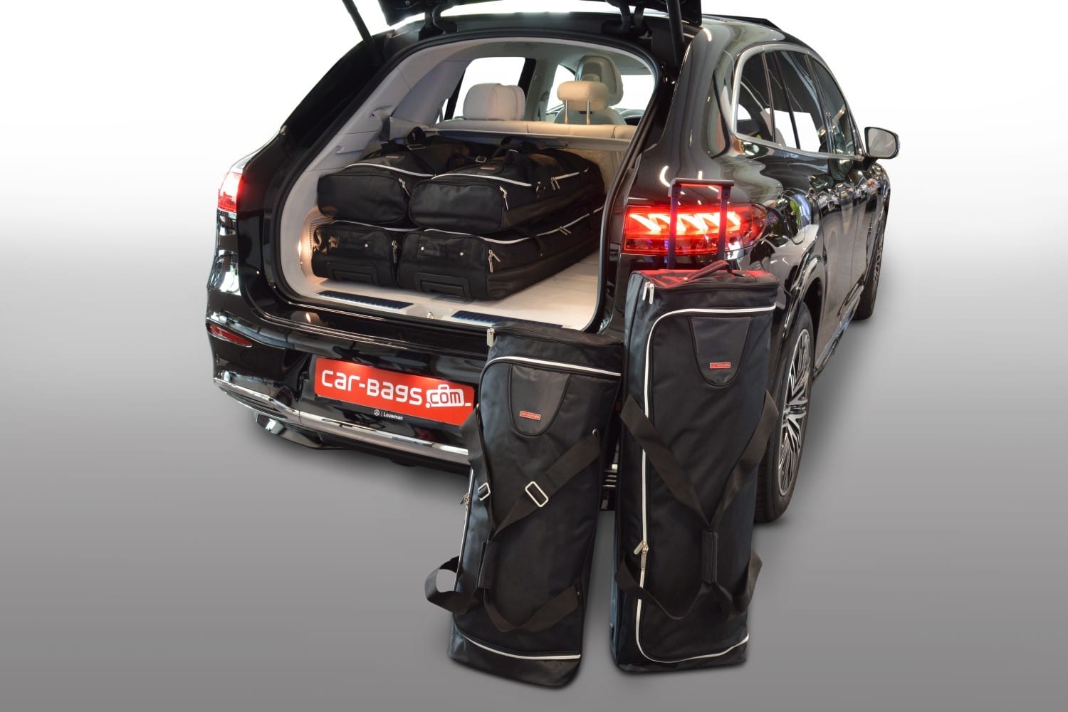 m26901s-mercedes-benz-eqs-x296-suv-2022-car-bags-1.jpg Reistassenset geschikt voor Mercedes-Benz EQS SUV (X296) 2022-heden Original - Afbeelding 1