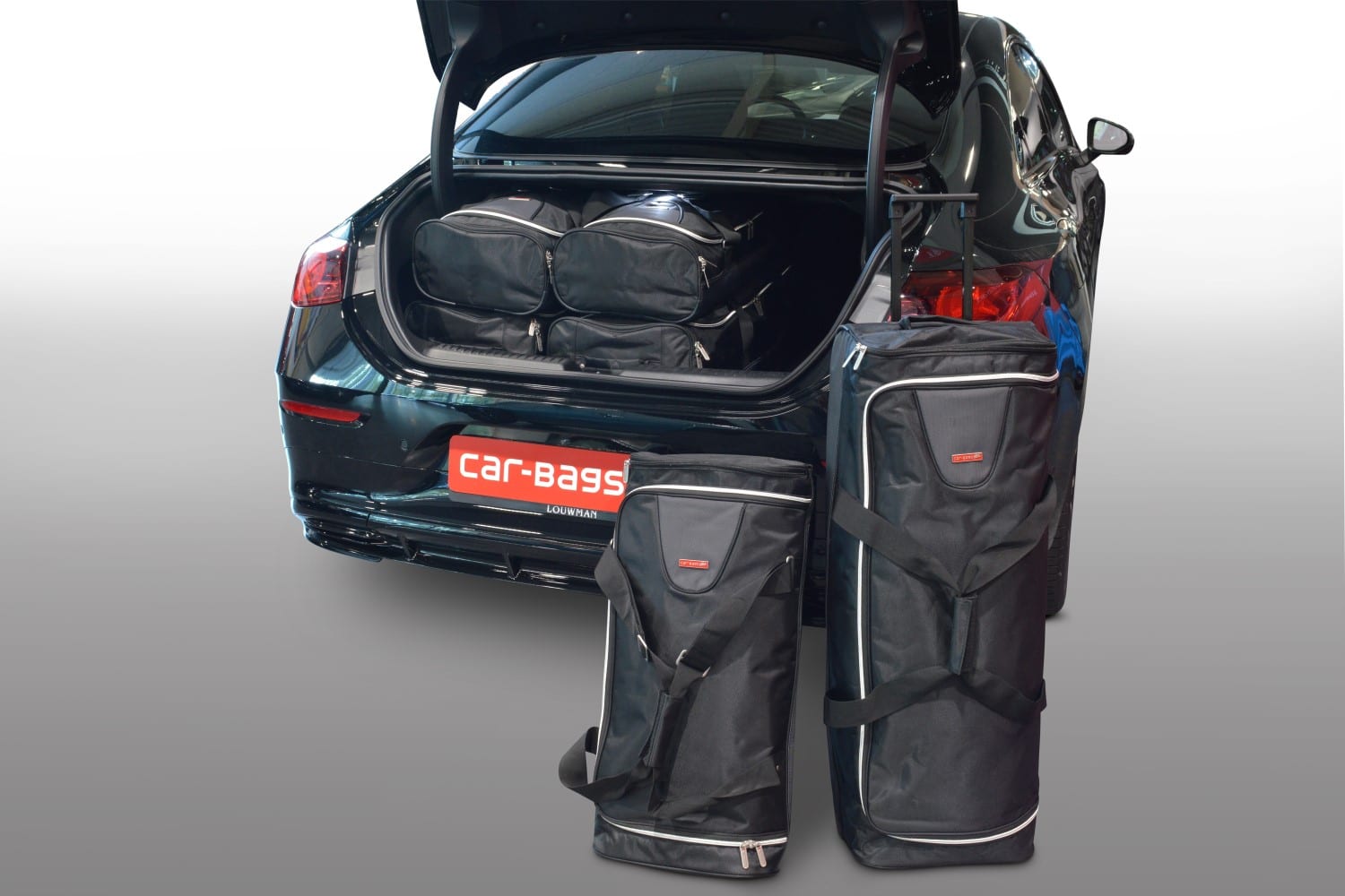 m27601s-mercedes-benz-cla-electric-coupe-c174-car-bags-1.jpg Reistassenset geschikt voor Mercedes-Benz CLA (C174) 2025-heden 4-deurs coupé Original - Afbeelding 1