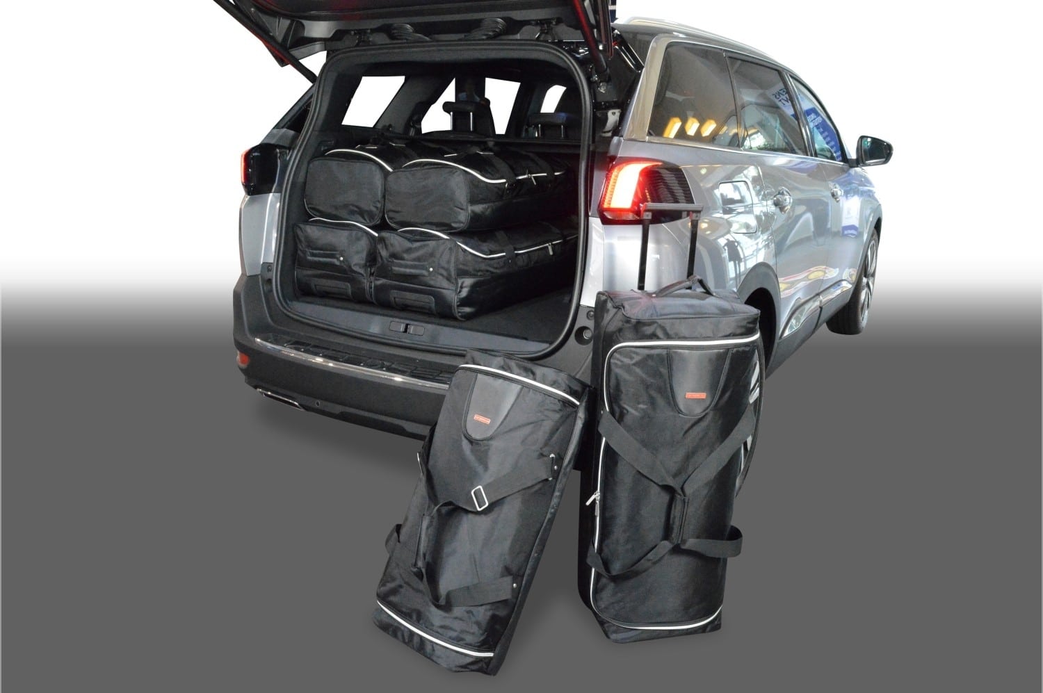 p11601s-peugeot-5008-2017-ii-car-bags-1.jpg Reistassenset geschikt voor Peugeot 5008 II 2017-2024 Original - Afbeelding 1