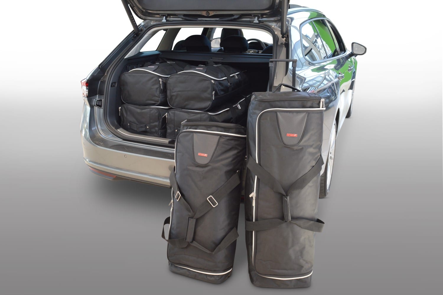 s52801s-skoda-superb-b9-2024-car-bags-1.jpg Reistassenset geschikt voor Skoda Superb IV combi (B9) 2024-heden wagon Original - Afbeelding 1