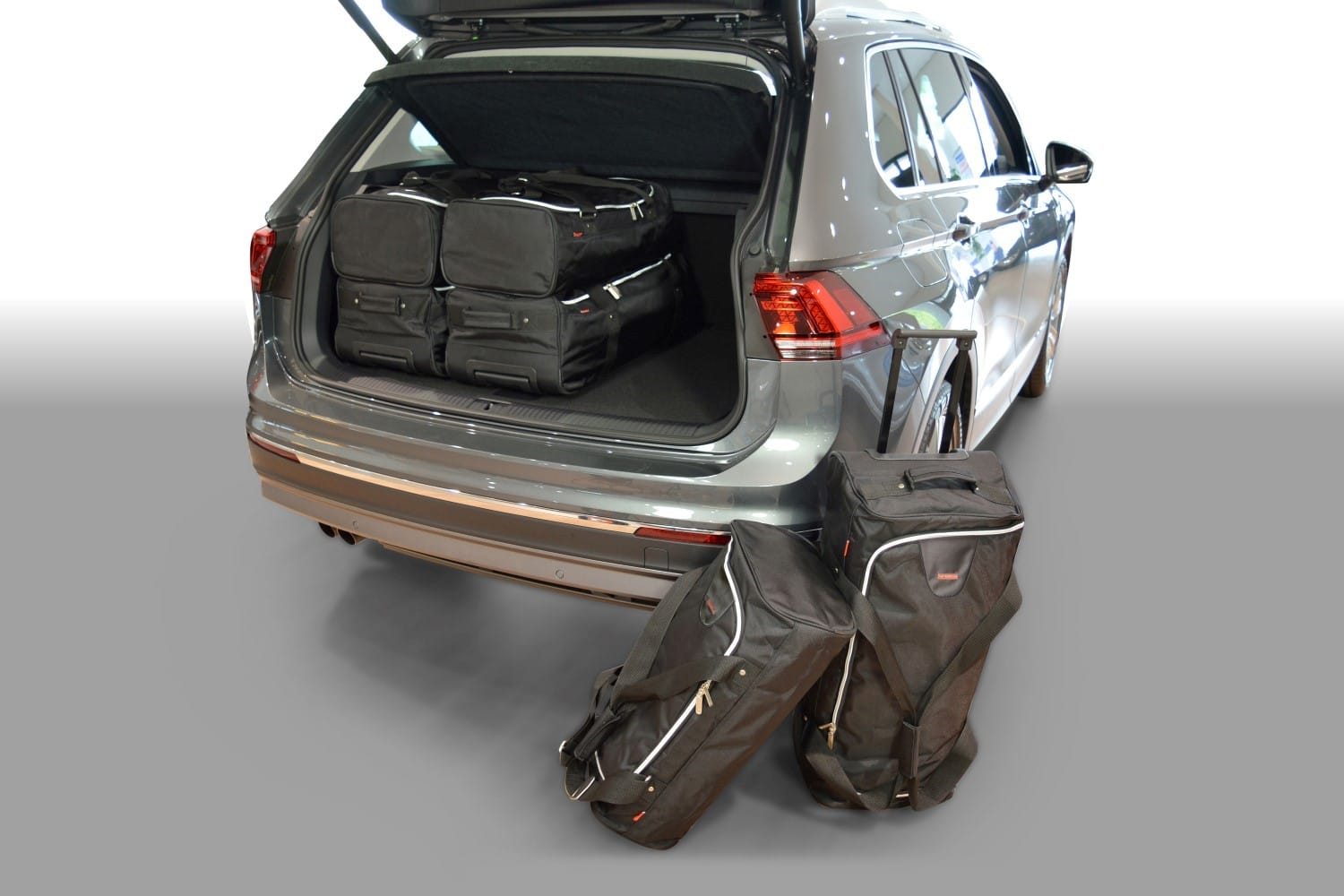 v12601s-volkswagen-tiguan-15-car-bags-1.jpg Reistassenset geschikt voor Volkswagen Tiguan II 2015-2024 Original - Afbeelding 1