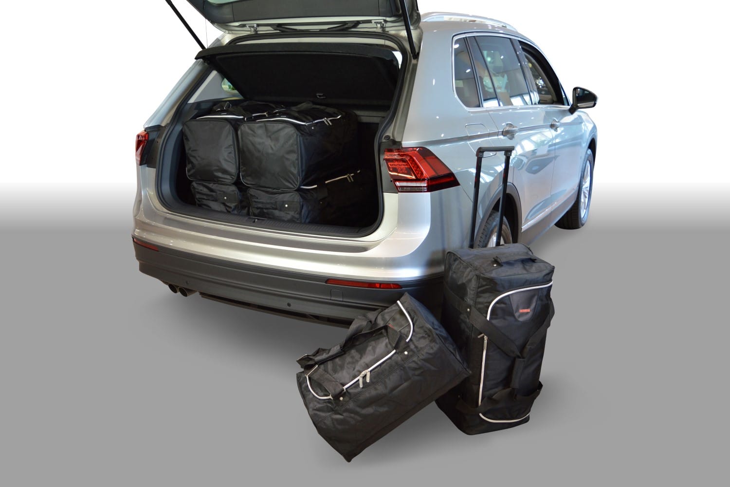 v12701s-volkswagen-tiguan-2015-car-bags-1.jpg Reistassenset geschikt voor Volkswagen Tiguan II 2015-2024 Original - Afbeelding 1