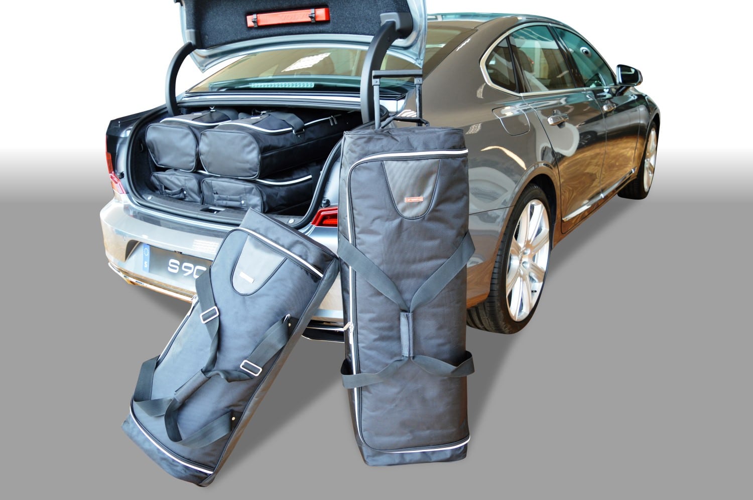 v21301s-volvo-s90-2016-car-bags-1.jpg Reistassenset geschikt voor Volvo S90 II 2016-heden 4-deurs sedan Original - Afbeelding 1