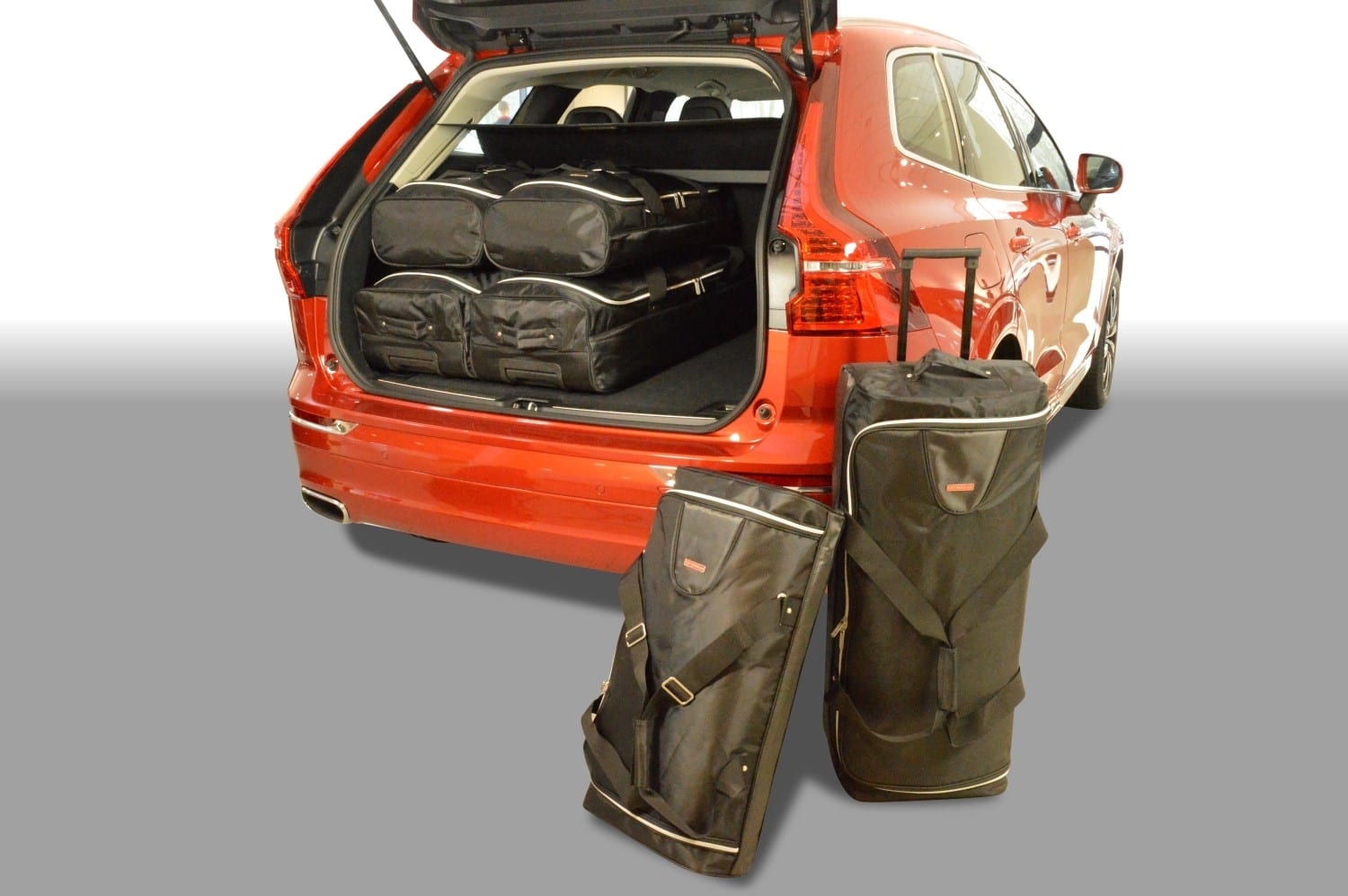 v21501s-volvo-xc60-2017-car-bags-1.jpg Reistassenset geschikt voor Volvo XC60 II 2017-heden Original - Afbeelding 1