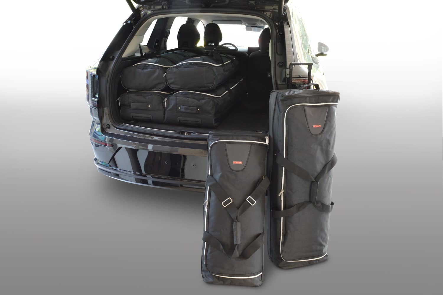 v22101s-volvo-ex90-2024-car-bags-1.jpg Reistassenset geschikt voor Volvo EX90 2024-heden Original - Afbeelding 1